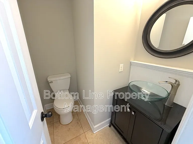 2321 Heathershire Ln — Photo 6
