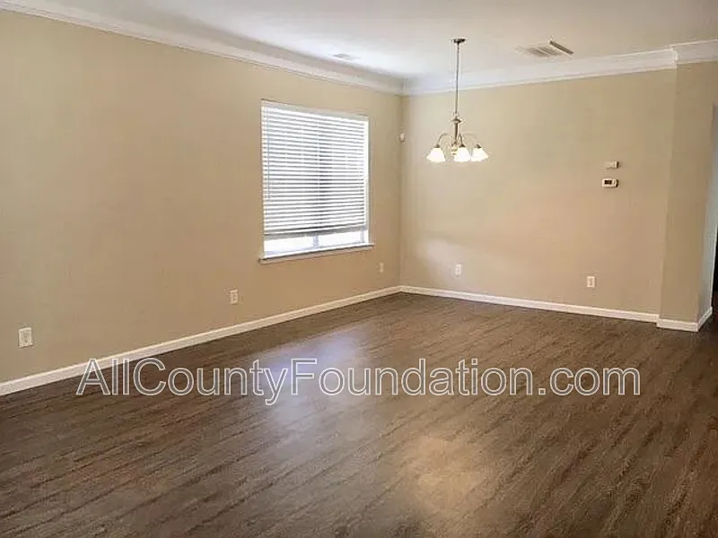 4 bed, 2.5 bath, 2210 sqft, $2,495 — Photo 3