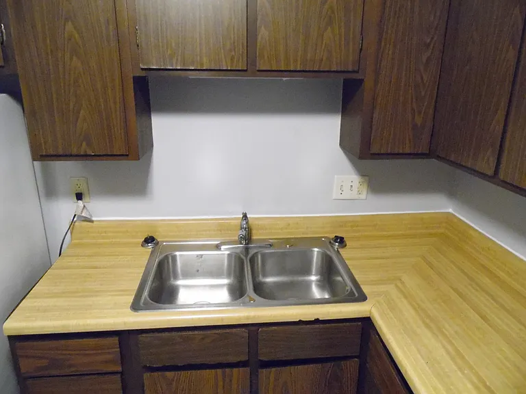 Arnold's Park Apartments — Photo 31