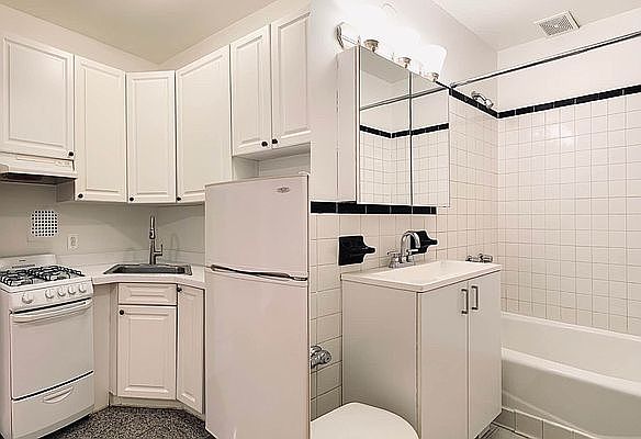 2nd image of 144 E 7th St #14