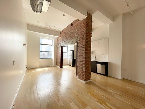 4th image of 726 Market St Unit 806