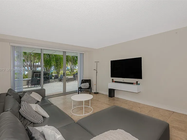 1500 Bay Rd #116S — Photo 2