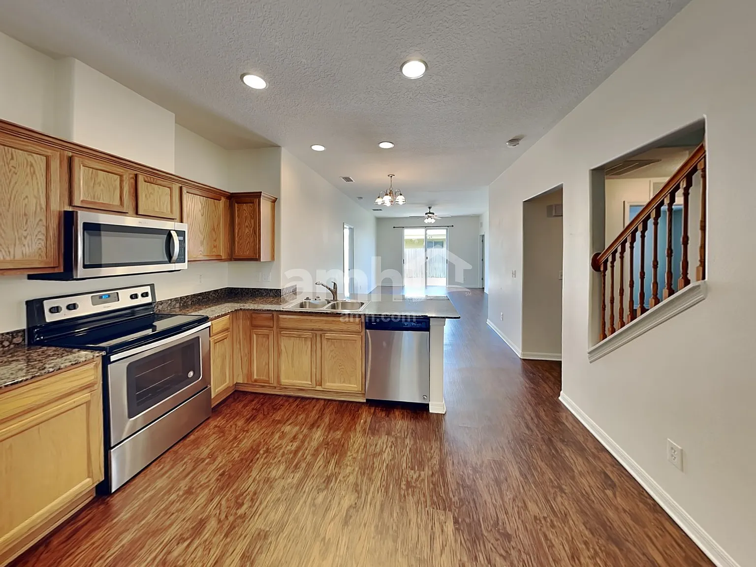 5 bed, 3.0 bath, 2284 sqft, $2,720 — Photo 4