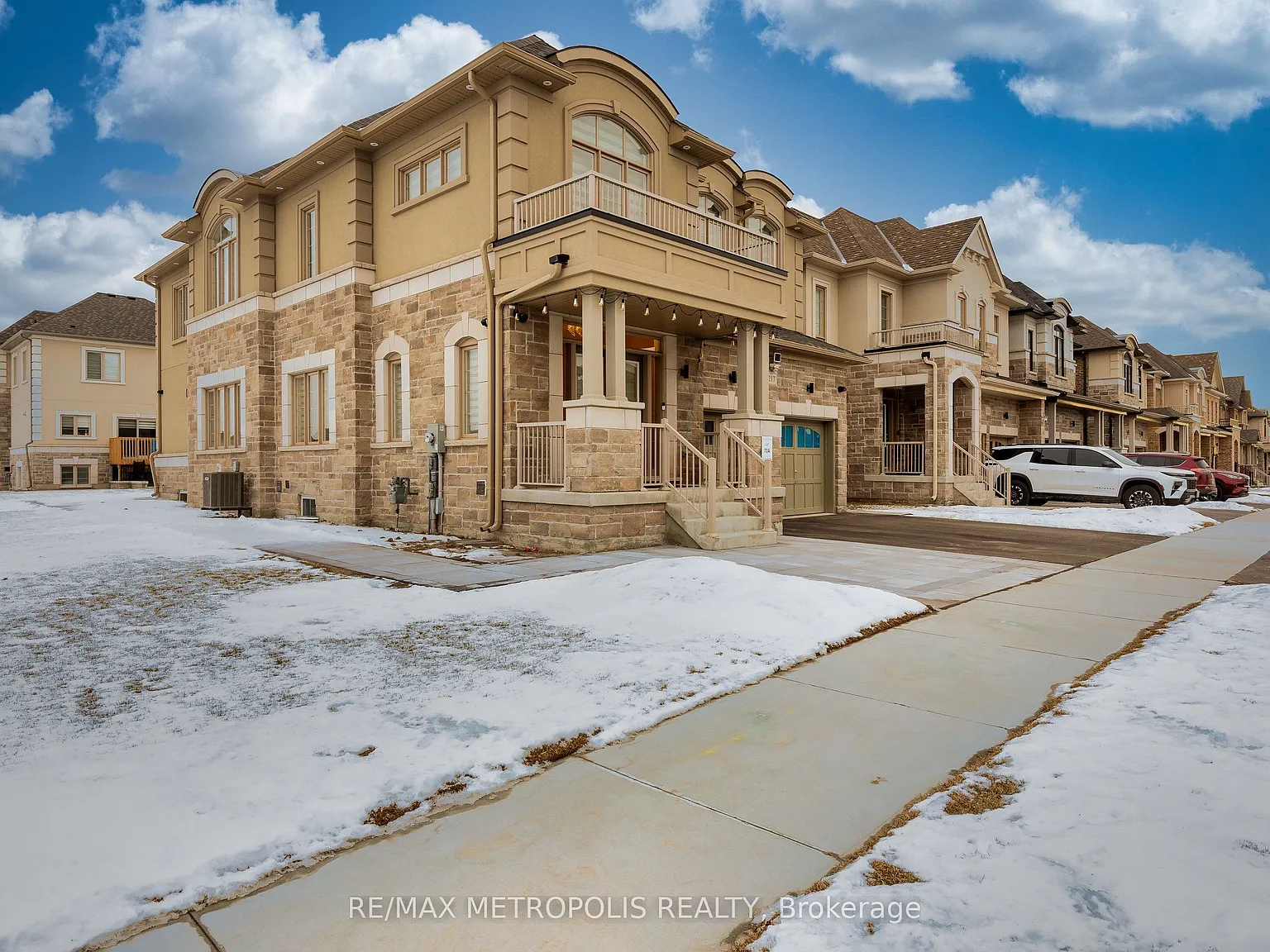 4 bed, $3,300 — Photo 2