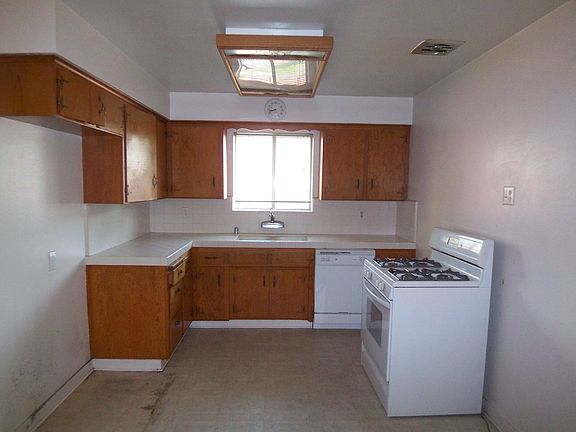 4th image of 4040 N College Ave