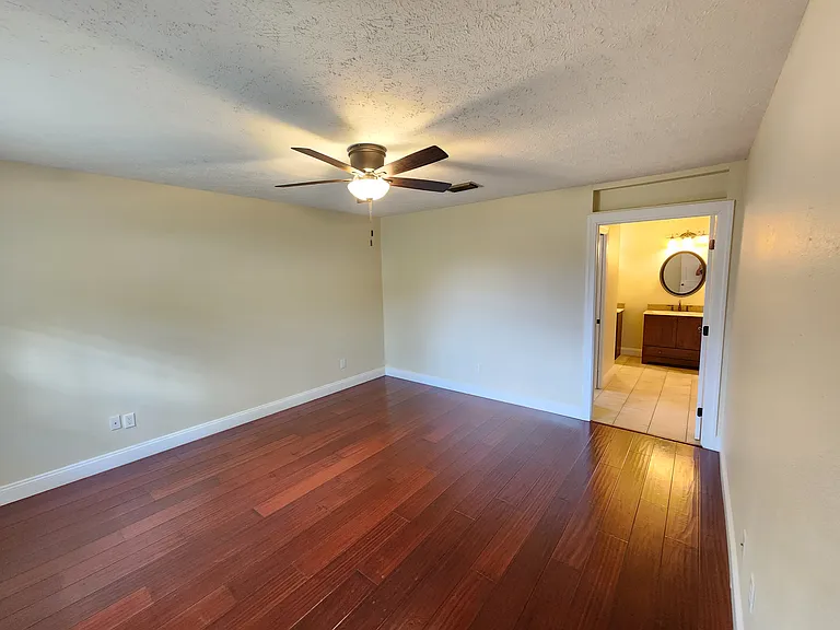 2403 Stonehill Ave — Photo 7