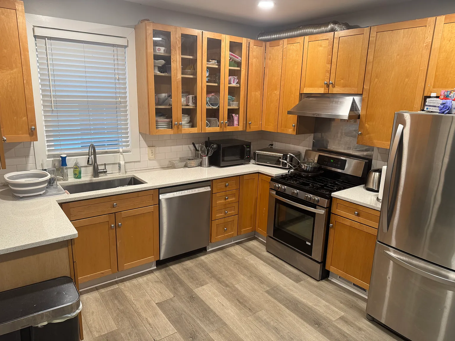 3 bed, 1.5 bath, 1360 sqft, $5,100 — Photo 2