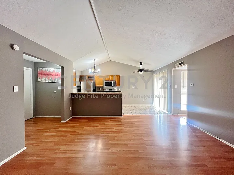 6011 Dooley Dr — Photo 5