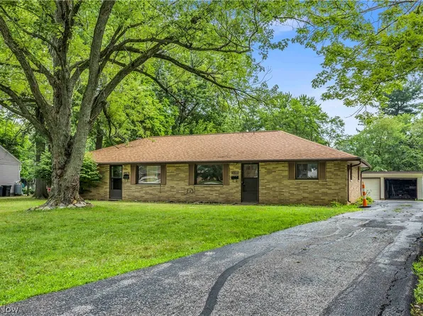 14185 Niagara Dr, Strongsville, OH 44136