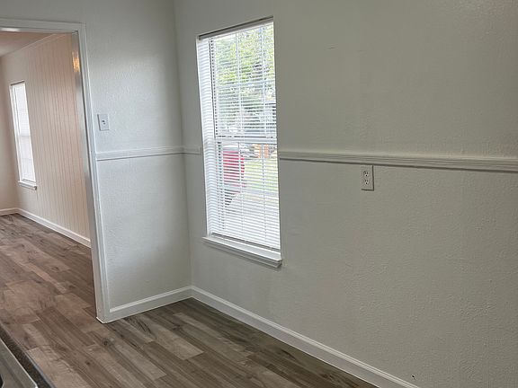 3rd image of 5018 Concord St