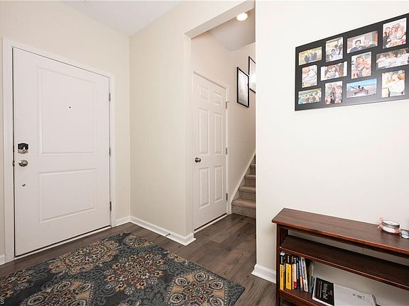 5th image of 160 Broad Meadow Ct