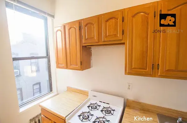 Rented by Jonis Realty | media 8