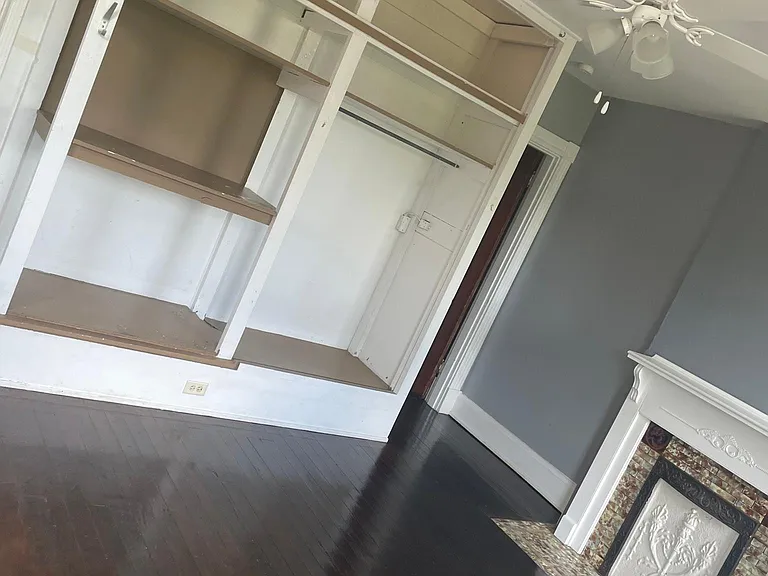 2369 W Clifton Ave — Photo 2