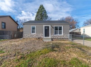 812 E 25th St, Des Moines, IA 50317