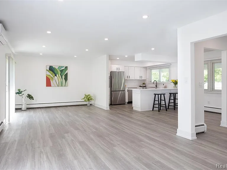 2862 Rossmoor Cir — Photo 14