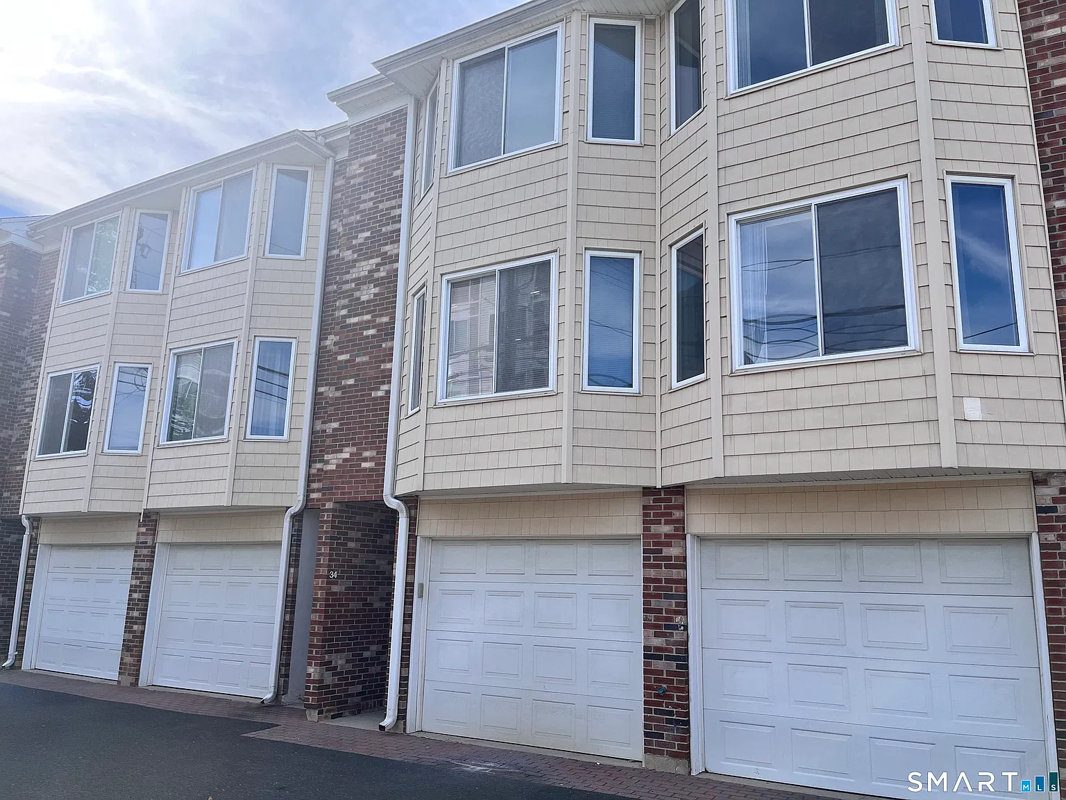 2 bed, 1.5 bath, 1652 sqft, $3,200 — Photo 1