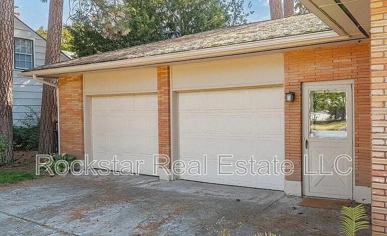1110 E 28th Ave — Photo 12