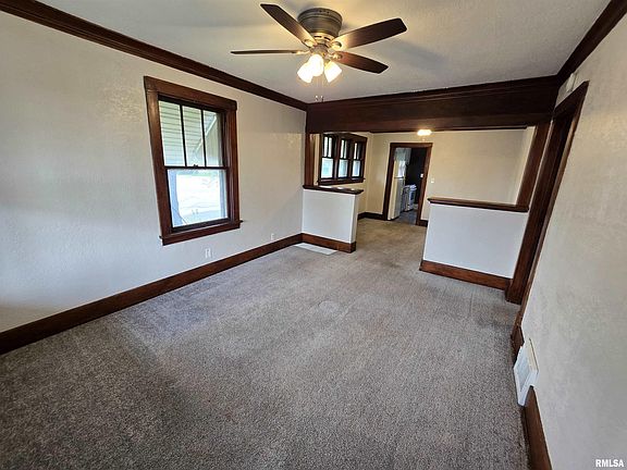 3rd image of 705 E Lake Ave