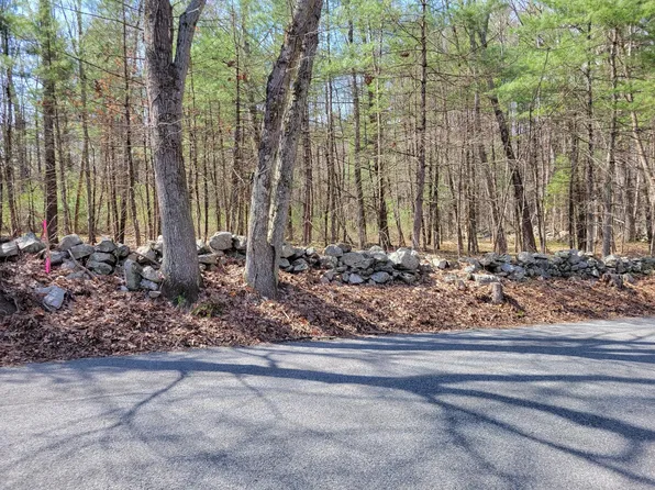 4 Daniels Rd, Charlton, MA 01507