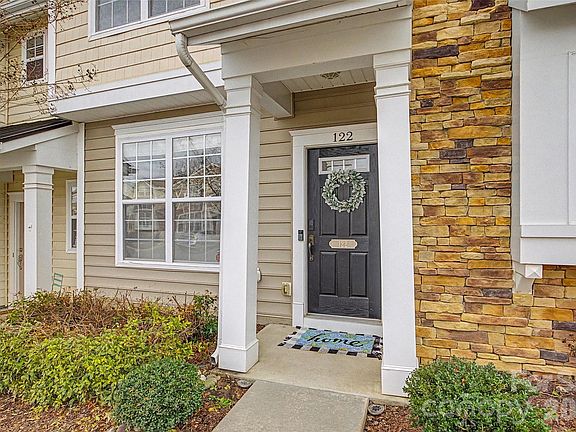 2nd image of 122 Chimney Rock Ln