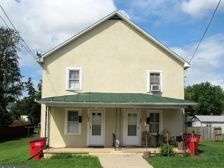 105 N George St — Photo 1