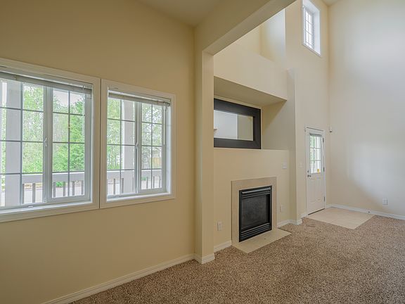 5th image of 2731 Diamond St Unit C