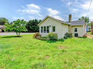 6 Main St, Helmetta, NJ 08828