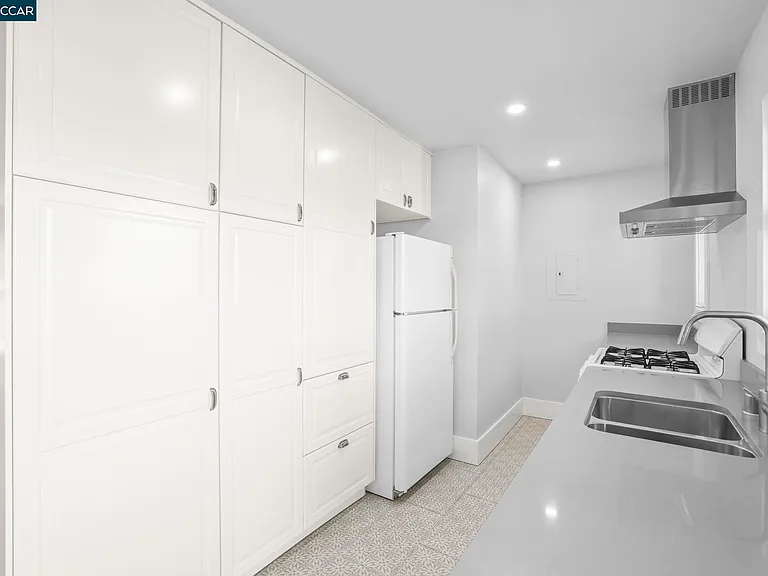 1325 Hopkins St — Photo 20