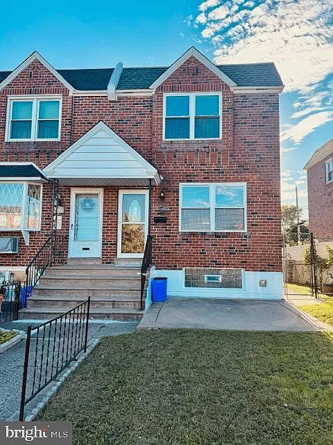 4 bed, 7.0 bath, 1650 sqft, $2,300 — Photo 1