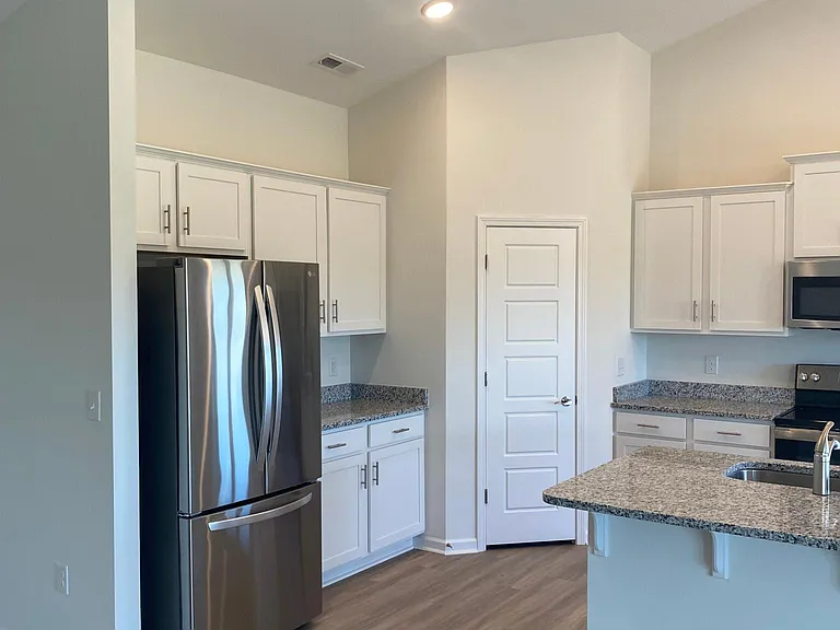 960 Country Club Rd — Photo 5