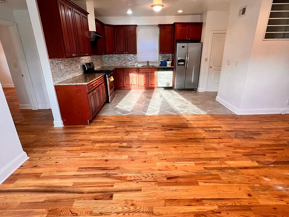 1st image of 19 Clawson St Floor 1