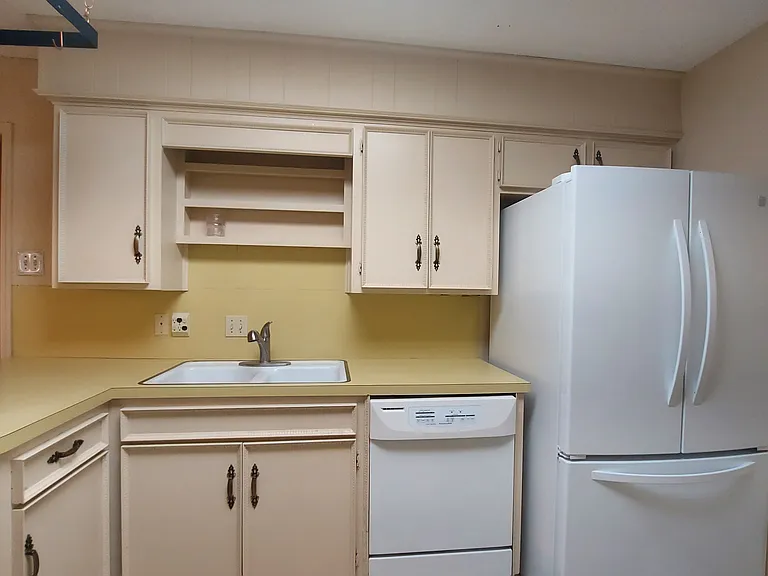 151 Riverside Dr — Photo 8