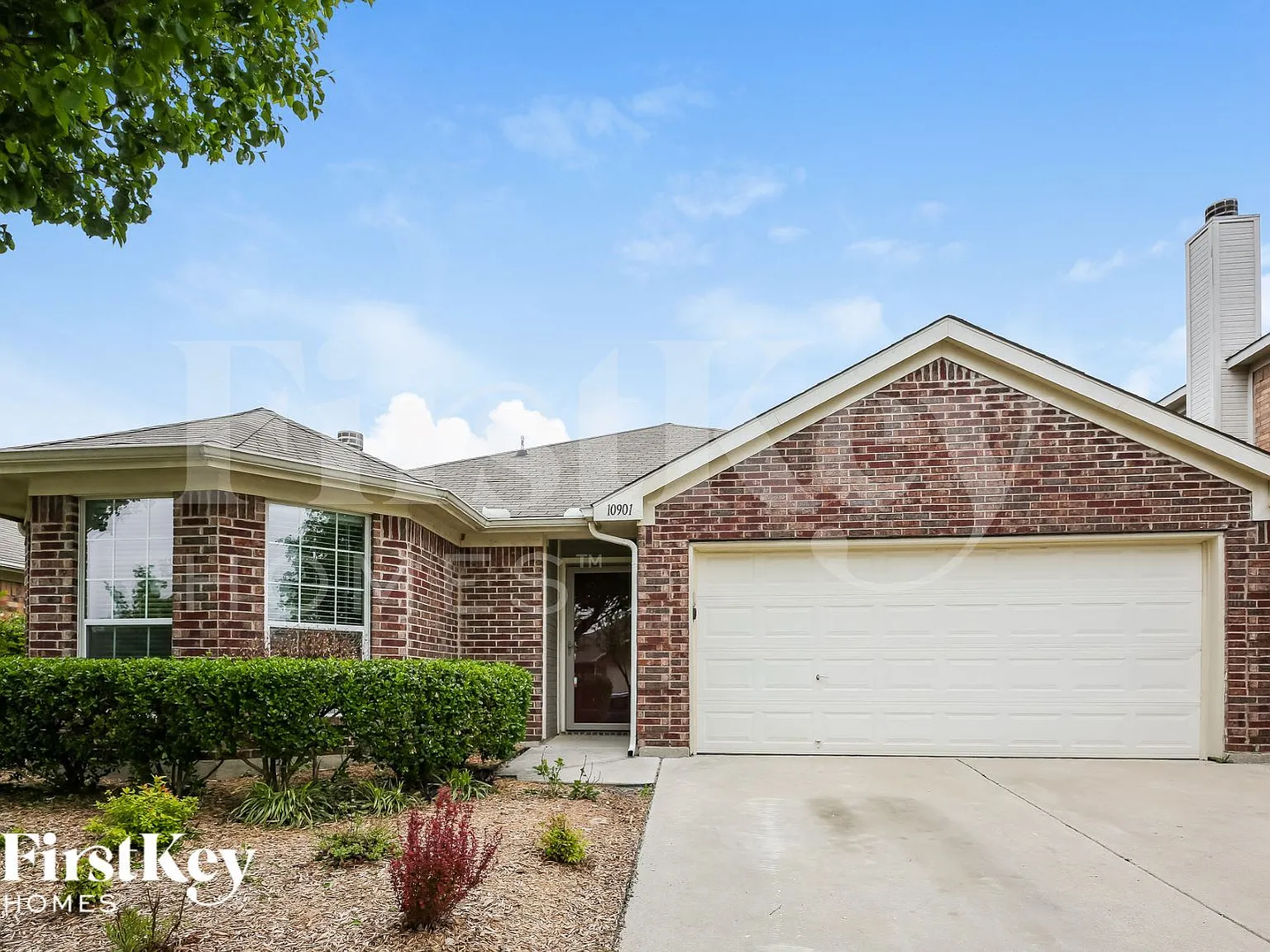 3 bed, 2.0 bath, 1443 sqft, $2,070 — Photo 1