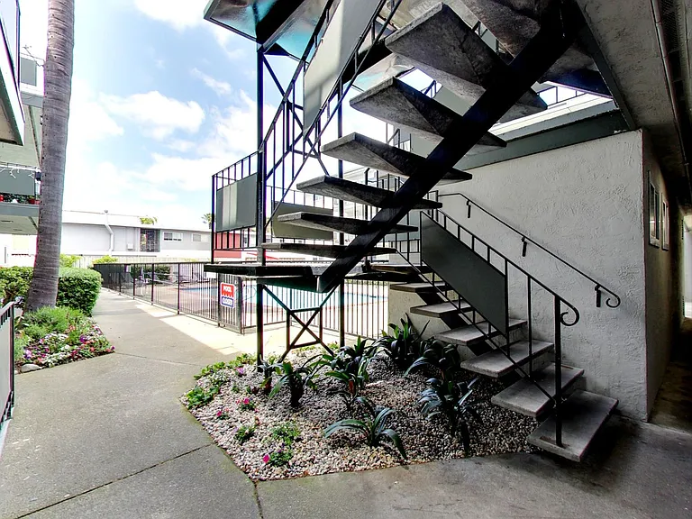 PARKWEST APARTMENTS — Photo 12