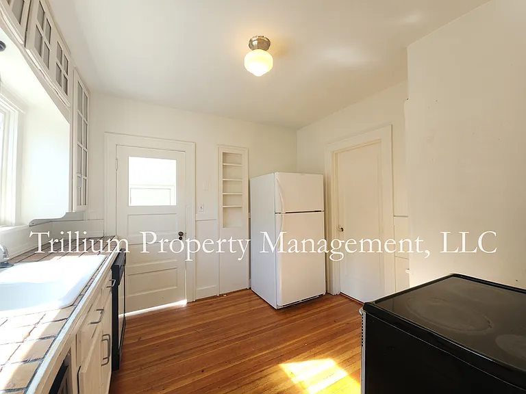 6425 N Curtis Ave — Photo 15