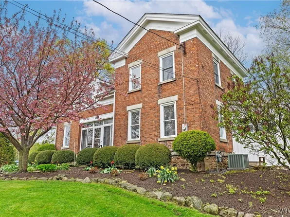 5843 Baer Rd, Sanborn, NY 14132