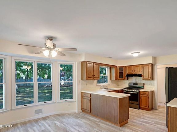 5th image of 1220 Fox Hollow Drive