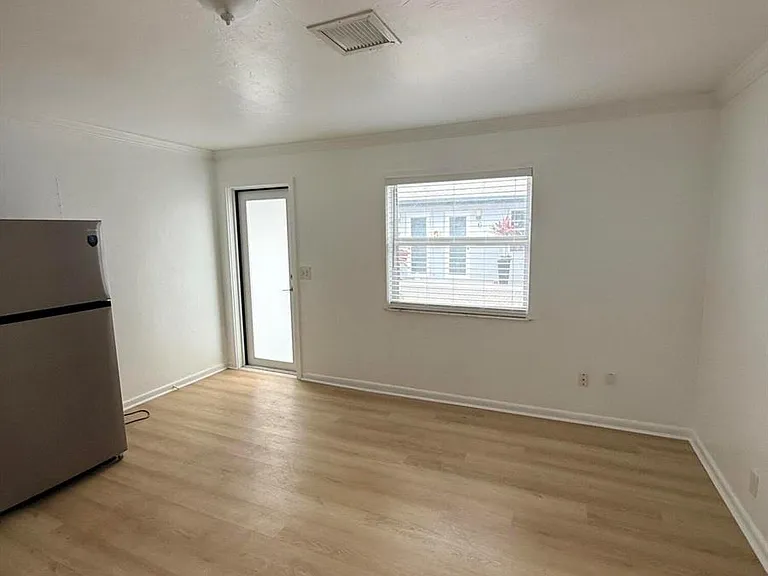 220 Walton Blvd #2 — Photo 6