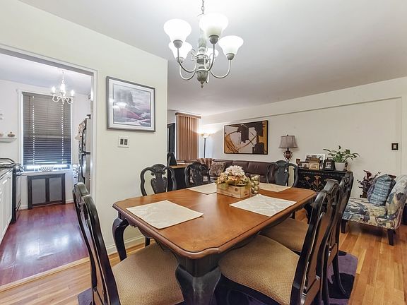 5th image of 2220 Burnett St APT 1H
