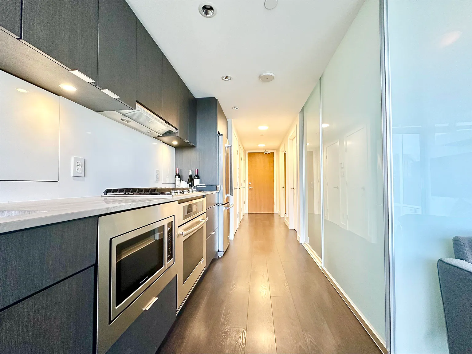 1 bed, 451 sqft, $2,300 — Photo 2