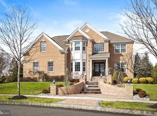 4 Opal Dr, Robbinsville, NJ 08691