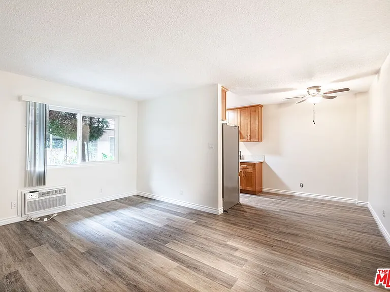 13343 Victory Blvd #4 — Photo 4
