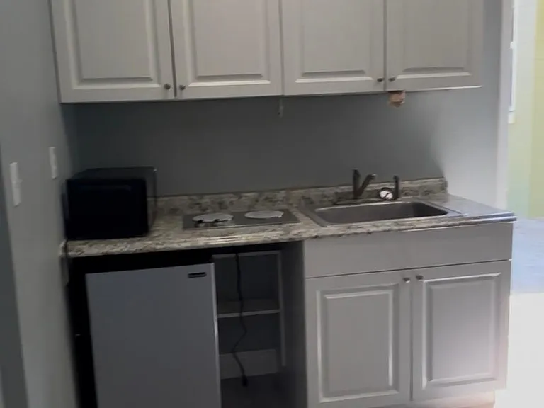 2733 W Columbus Dr #A — Photo 2