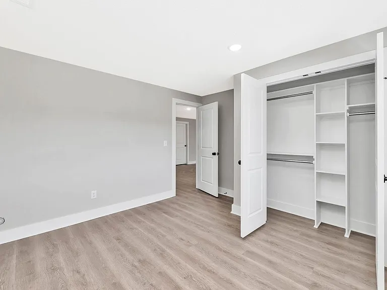 5298-5300 N Toben Dr — Photo 16