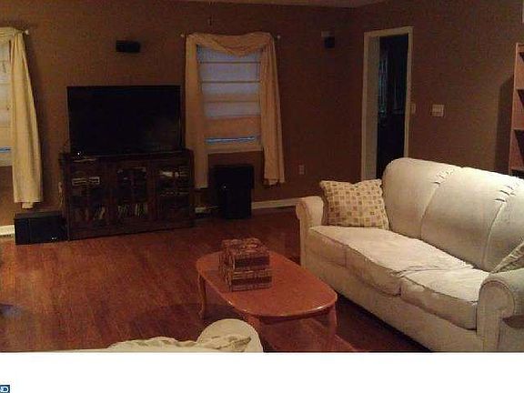 5th image of 221 Pennsylvania Dr