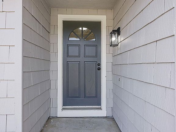 2nd image of 4001 Plumas Ct