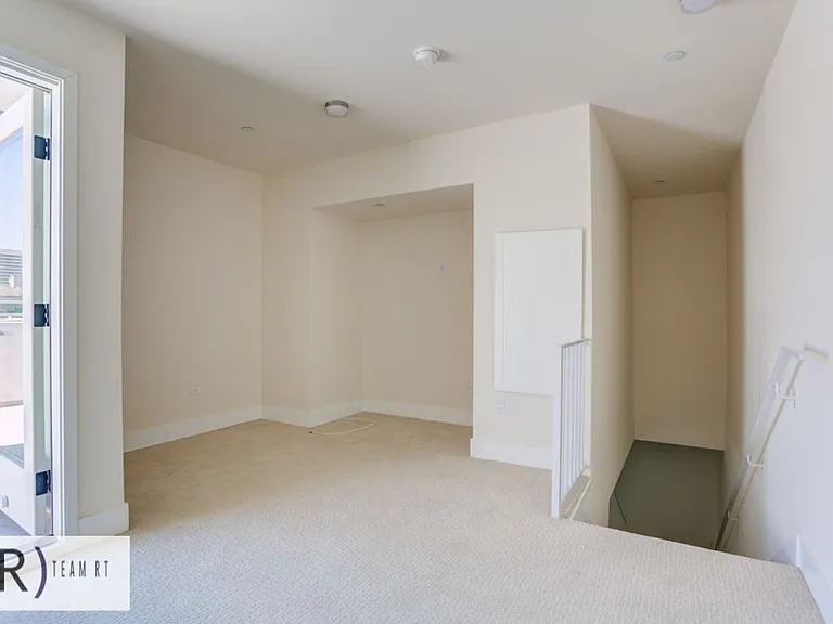1737 Colby Ave #201 — Photo 29