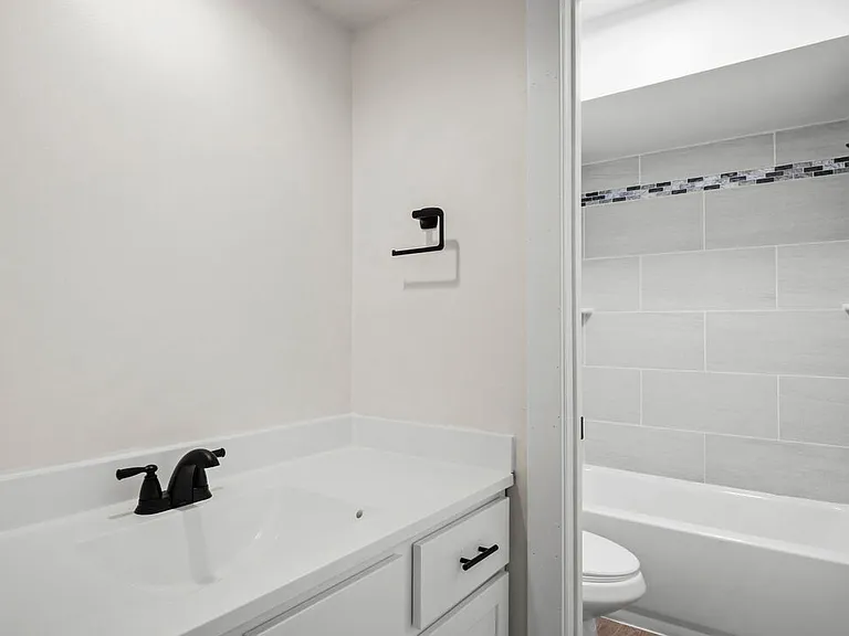 4934 Whitcomb Dr #7 — Photo 7