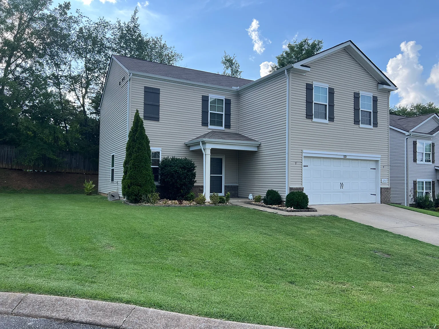 1252 Oxford Village Cv — Photo 1