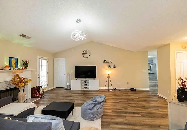 199 Amelia Creek Way — Photo 3